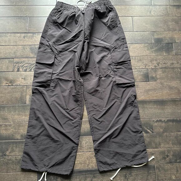 Levi's Women's Gold Tab Cargo Pocket Nylon Pants - Picture 5 of 6
